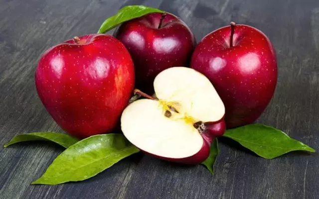 Exploring the Health Benefits of Different Apple Varieties: A Nutritional Journey from Green to Red